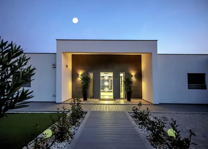 Luxury Modern Aguia Mar Stunning Sea View Villa *